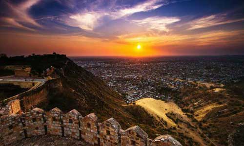 One Day
 Customize Now This tour is as per your convenience. You are completely free to choose car, hotel, places to visit, and activities as per your wish and comfort. Or you may also follow the suggested itinerary to help you plan your trip.


Nahargarh Fort
Amber Fort
Jal Mahal
City Palace